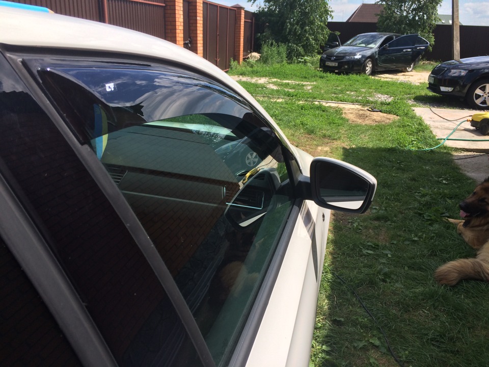 Приклеил переднего пассажира… — Skoda Rapid (1G)
