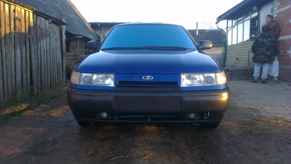 С черным — Lada 21104