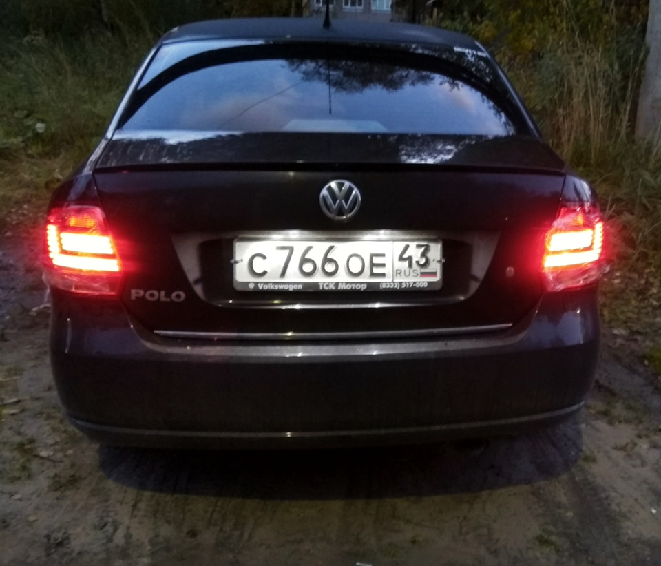 фонари рестайл на машине дорестайл — Volkswagen Polo Sedan
