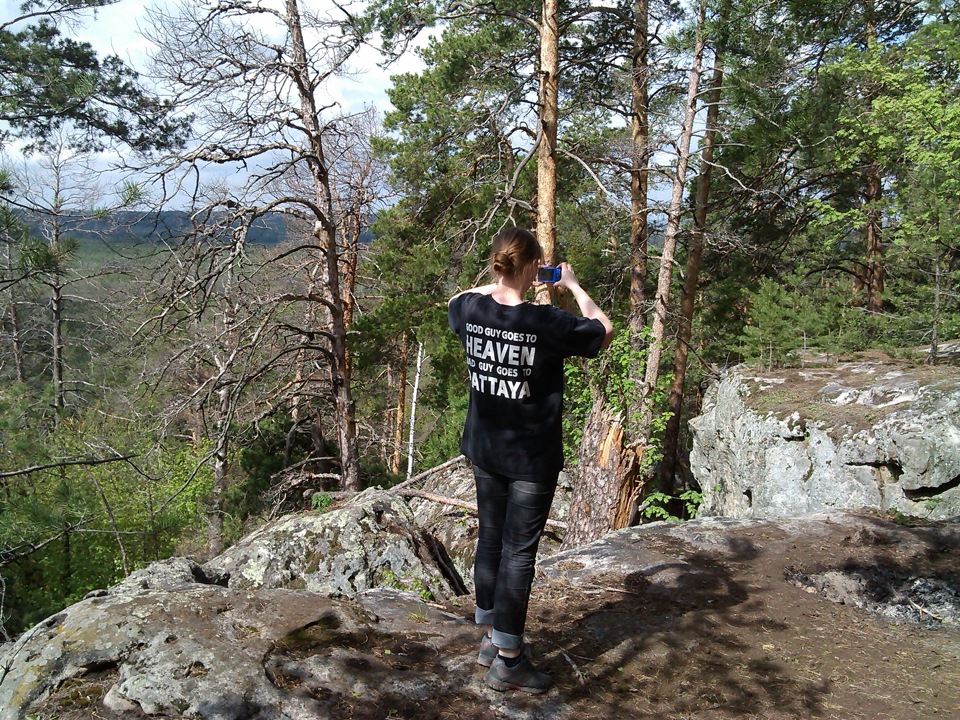 Ленка решительно отобрала у меня фотоаппарат, поэтому панорамы мне пришлось снимать на телефон. Впрочем, немножко магии фотошопа — и вроде даже недурственно получилось на мой взгляд… — Mitsubishi Pajero Sport (1G)