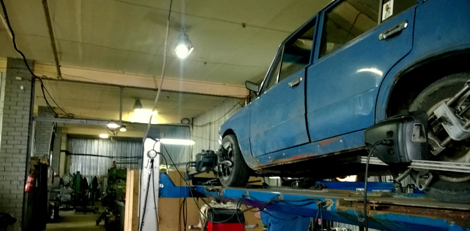 На развале — Lada 2101
