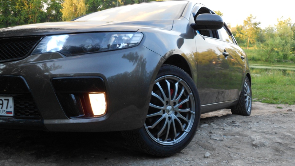 KIA Cerato 1.6 малютка))