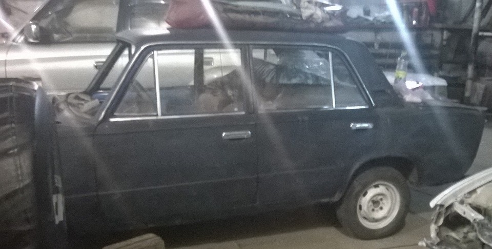 Машина загрунтована (были фото получше но тоже остались на телефоне) — Lada 21013