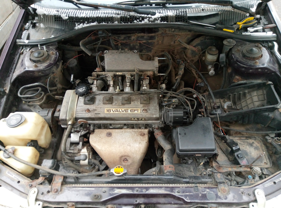 Подкапотное пространство Toyota Carina-E, 4A-FE — Toyota Carina E