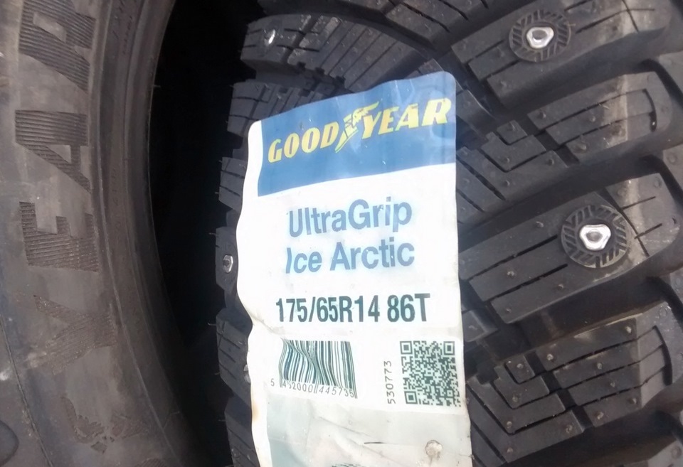 резя — Skoda Fabia Combi Mk1. Запчасти на фото: Goodyear UltraGrip Ice Arctic 175/65R14