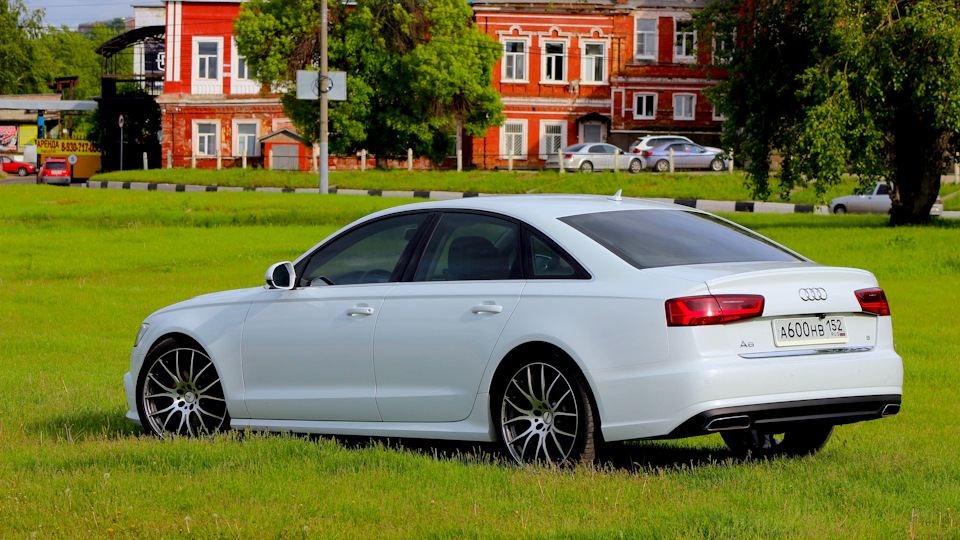 Audi A6 White Leather Sofa