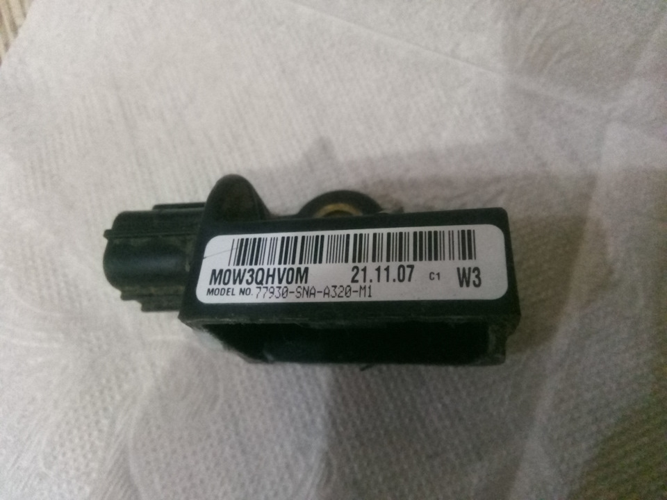 Фото в бортжурнале Honda Civic 4D (8G). Запчасти на фото: 77930SNAA320M1