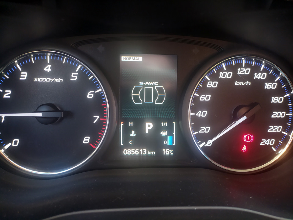 Экран с ушами после активации пункта S-AWC Control Display — Mitsubishi Outlander (3G)