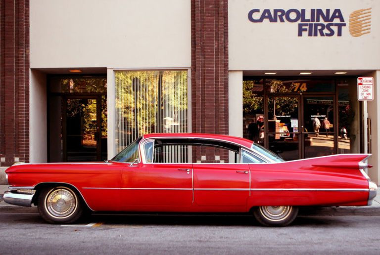 Cadillac (1959). Полностью автомобильную моду 50-х годов в Америке можно практически суммировать в «Кадиллаке» 59 года. Огромный, тяжелый и смешно стилизованный, это классика ушедшей эпохи — и очень желанная на современном коллекционном рынке. — Honda Clarity