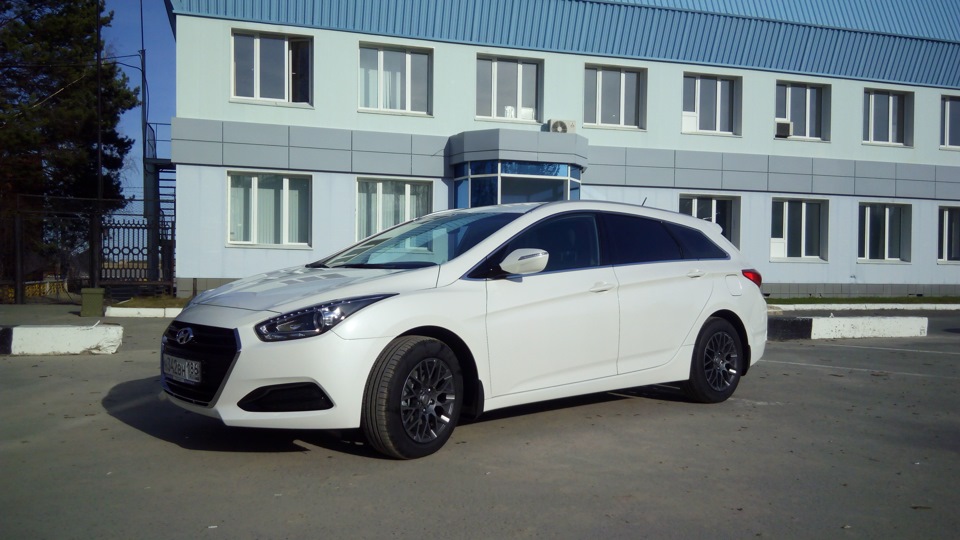 Hyundai i40 белый бегемотик