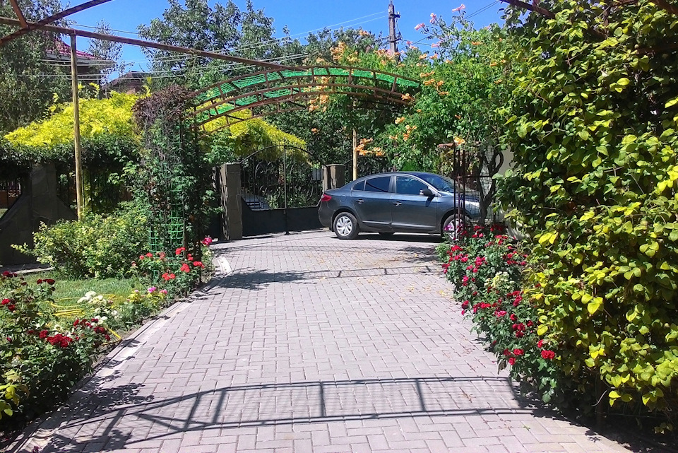 Прибыли. — Renault Fluence