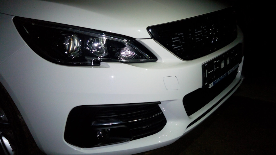 Новое лицо у 308 18 модельного года. Фары линзованые или фуллед. — Peugeot 308 SW (2G)