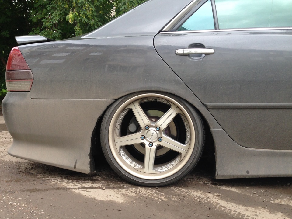 зад(немного под нагрузкой) — Toyota Mark II (110)