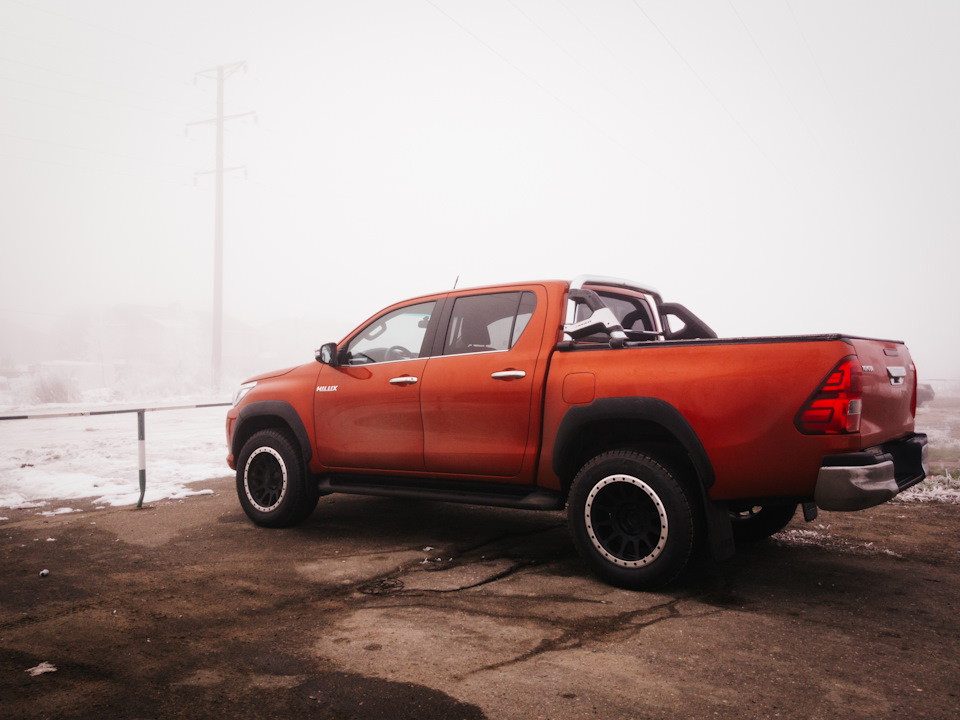 Фото в бортжурнале Toyota Hilux (8G)