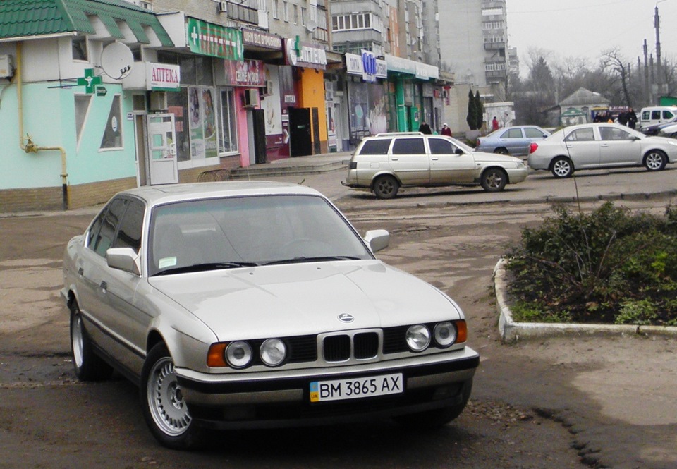 Ездил на родину я на лете, дал ушам отдохнуть… — BMW 5 series (E34)