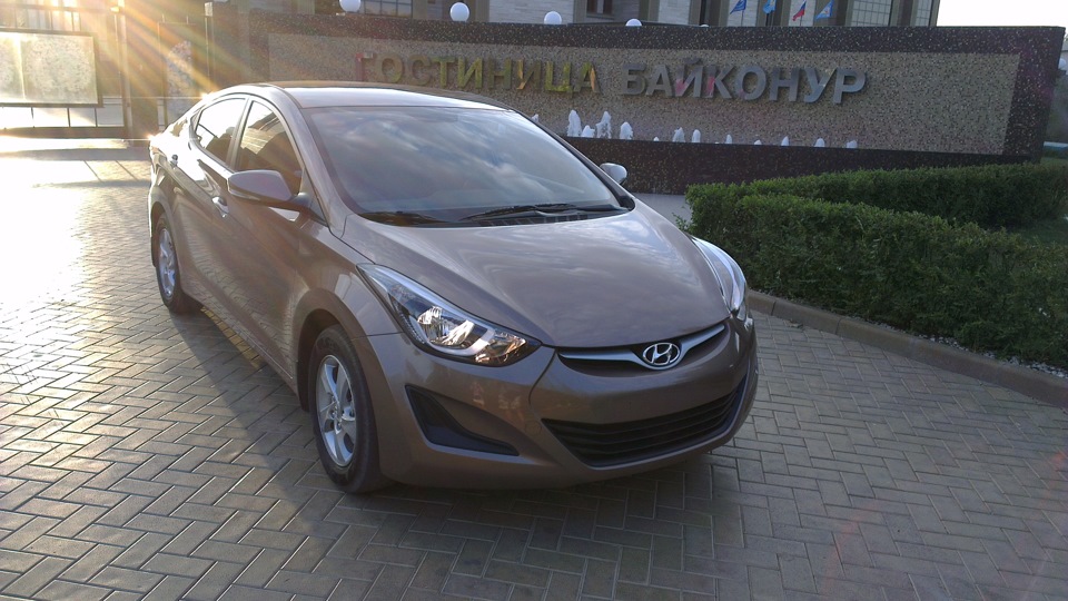 Hyundai Elantra Золотая Бронза