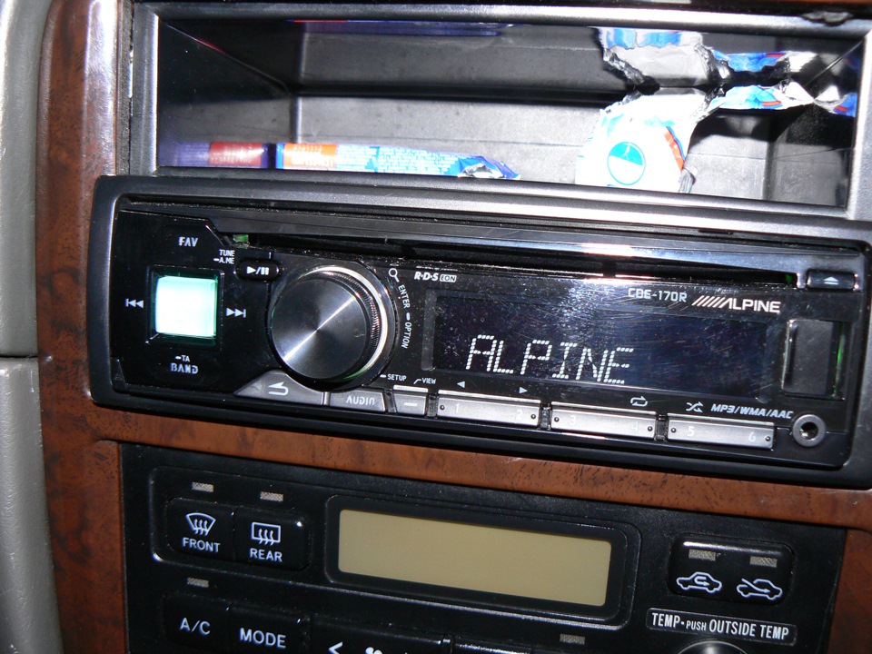 Alpine CDE-170R — Toyota Mark II Qualis