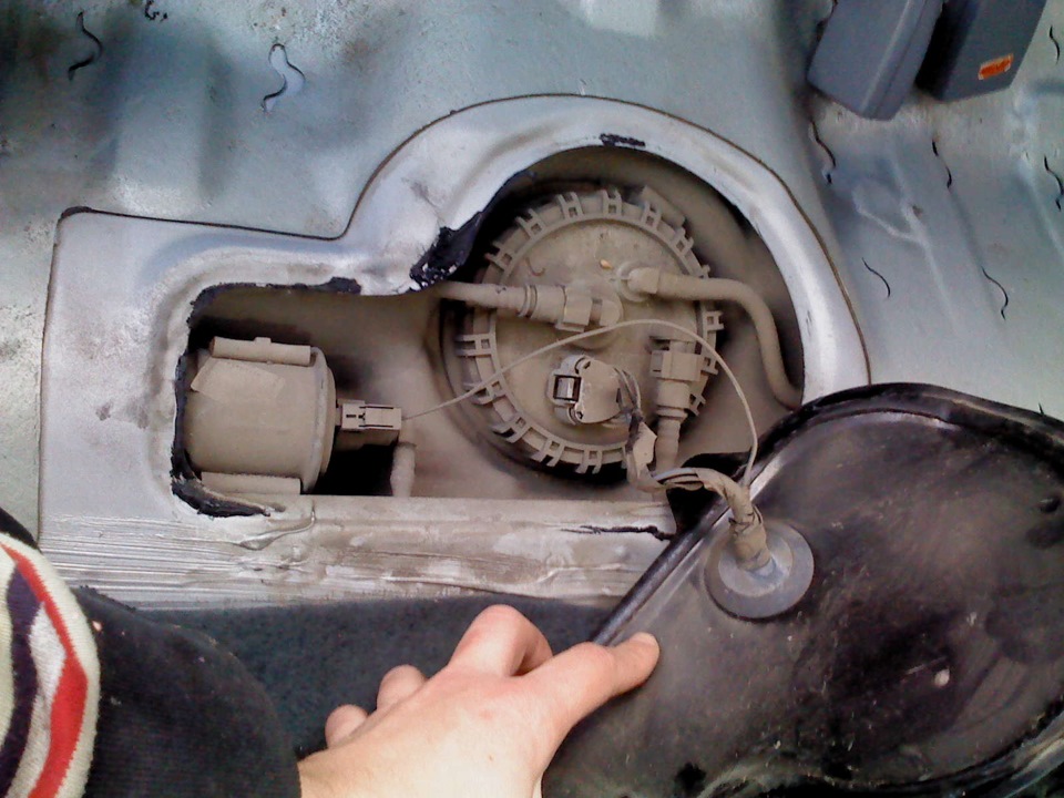 Снимаем лючок — Hyundai Accent (2G)