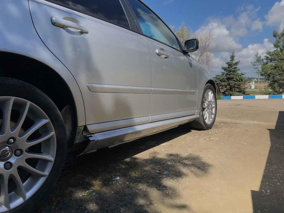 пороги — Volvo S40 (2G)