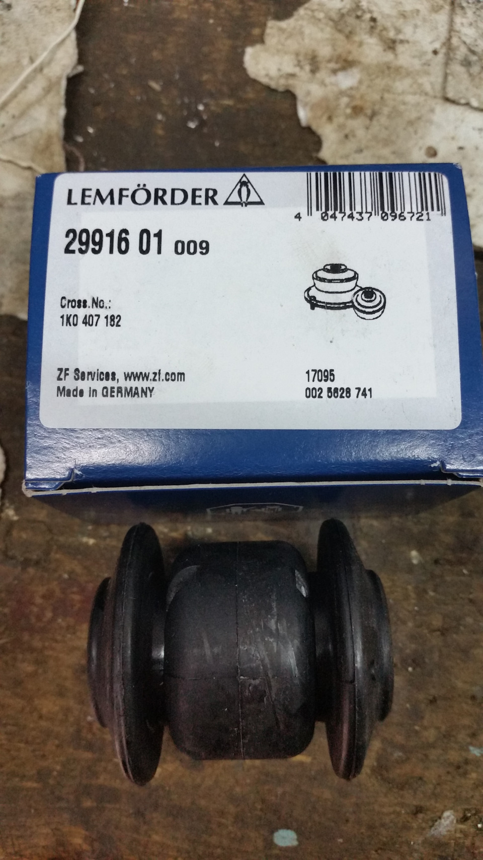 Photo from the logbook Skoda Octavia A5 Mk2. Found on photo: 2991601, 1K0407182