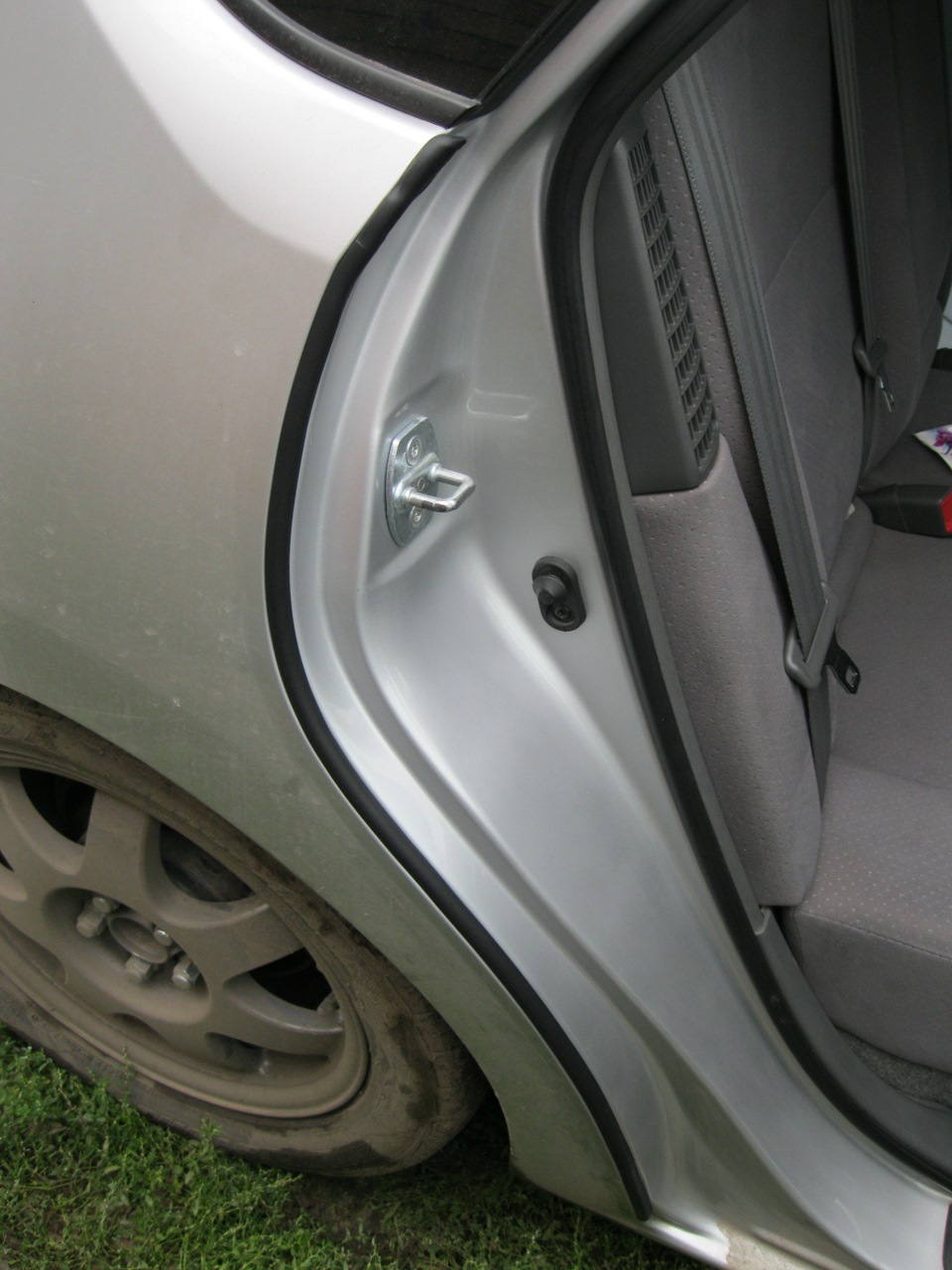 Повторяем с другой стороны — Toyota Prius (20)