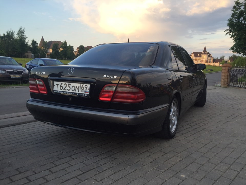 Фото в бортжурнале Mercedes-Benz E-Class (W210)