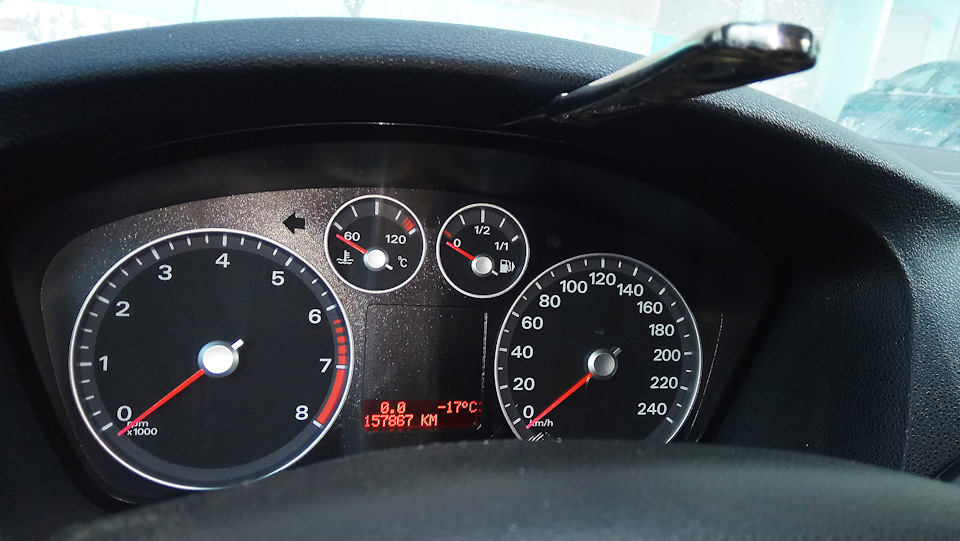 Вот так примерно. По центру! Сверху! — Ford Fusion
