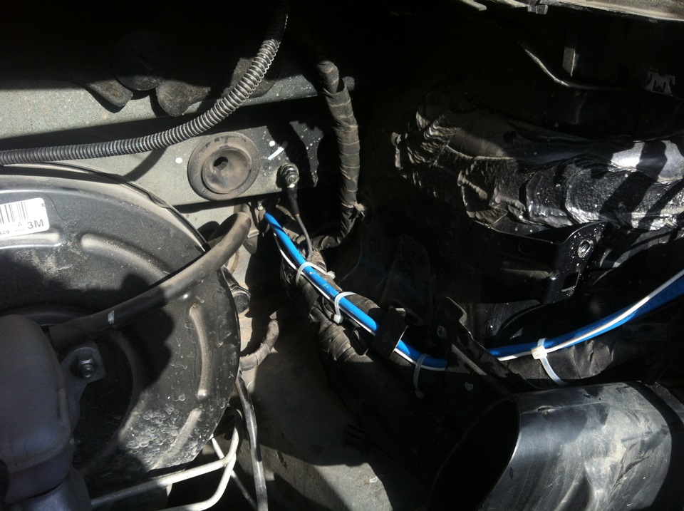 новый синий и белый провода. — Renault Grand Scenic III