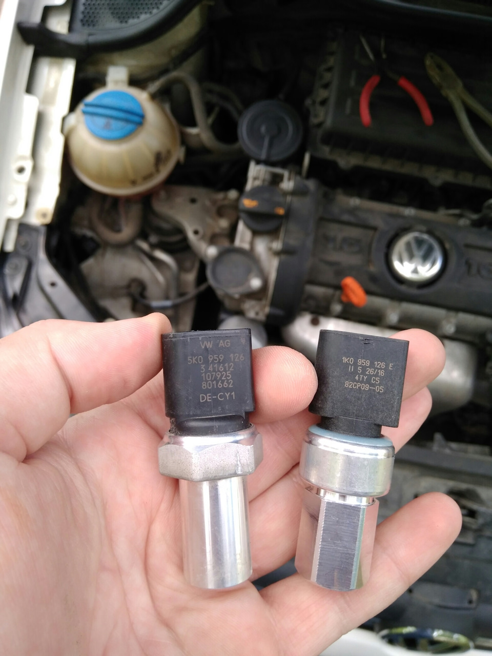Фото в бортжурнале Volkswagen Polo Sedan. Запчасти на фото: 5K0959126, 341612, 1K0959126E, 82CP0905