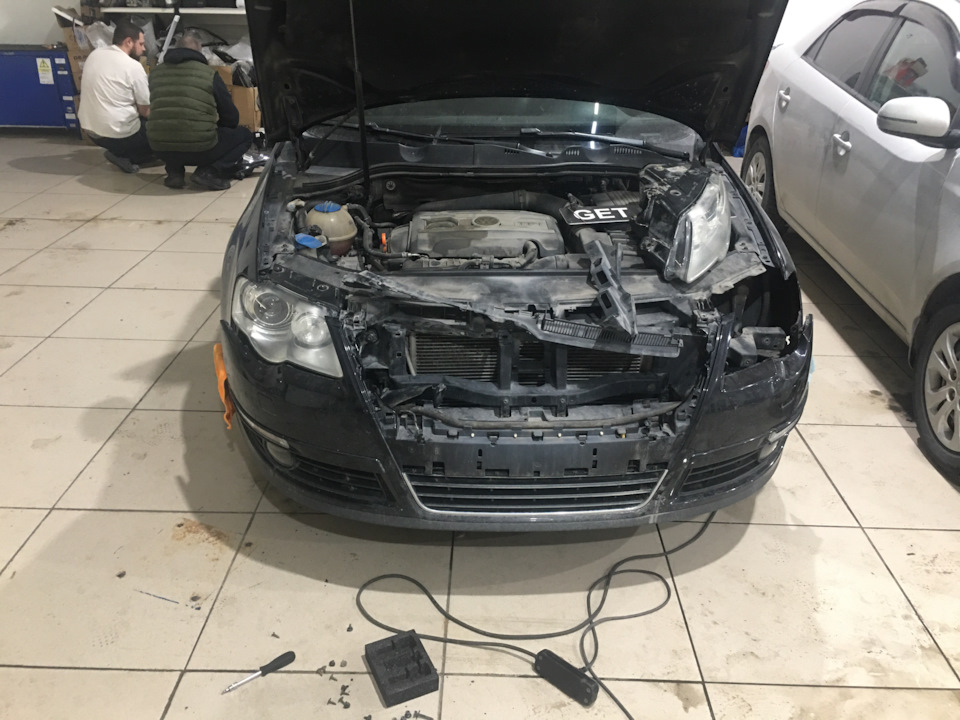 Фара на месте — Volkswagen Passat B6