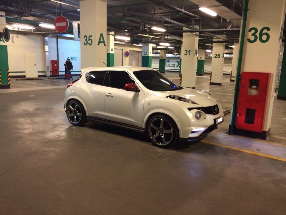 Здесь уже вроде на коротких пружинах H&R. Не помню, когда их купил)) — Nissan Juke (1G)
