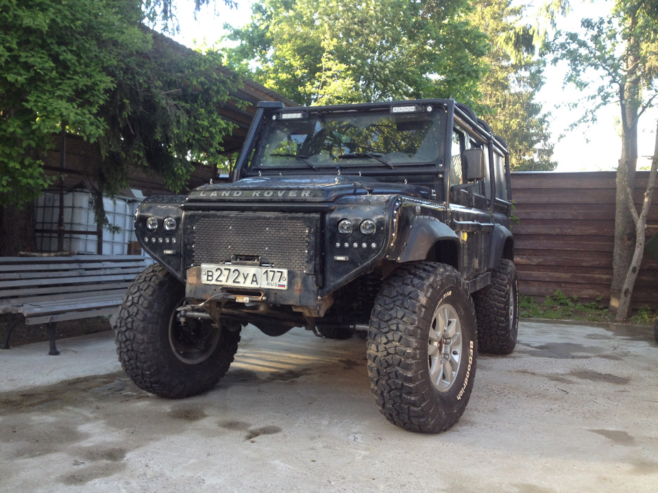 9 — Land Rover Defender (L315/L316)
