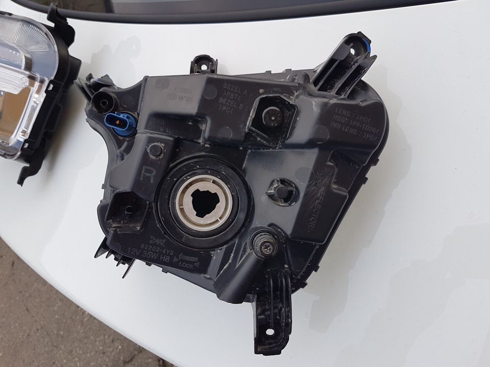 Задняя часть правой Ракурс 2 — KIA Rio (3G). Found on photo: 922024Y6