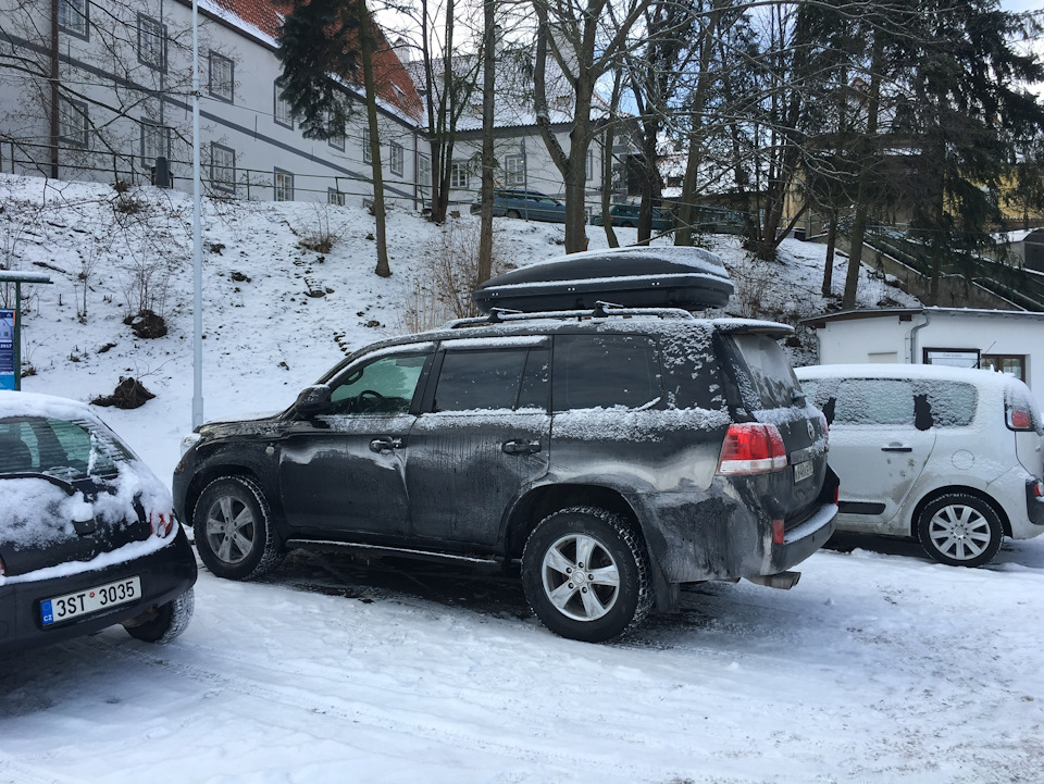 радикально черный цвет с нежными разводами реагентов))) — Toyota Land Cruiser 200