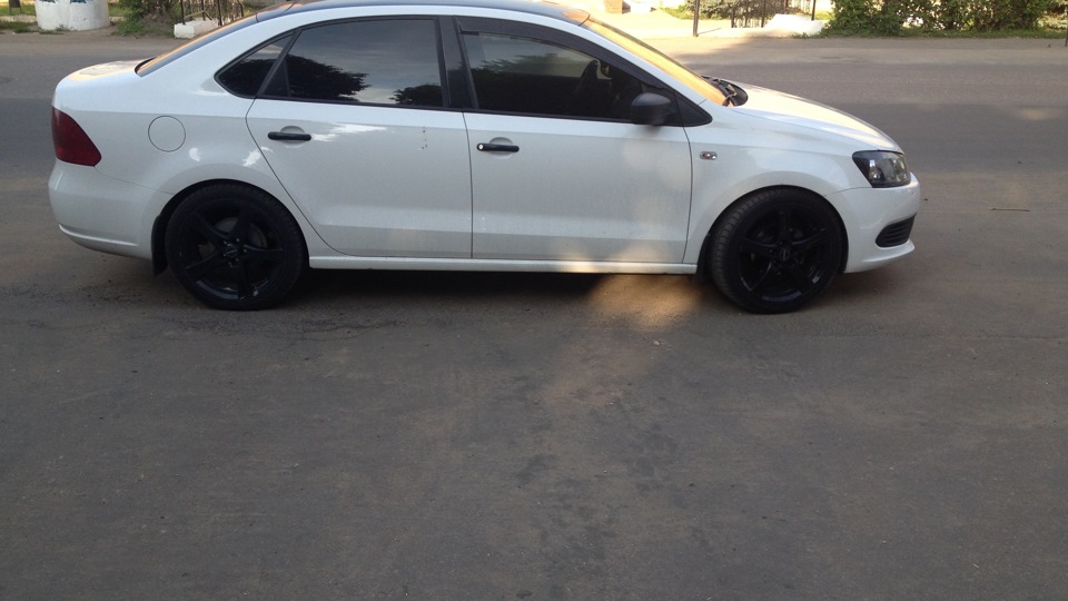 Volkswagen Polo Sedan Паркетник)