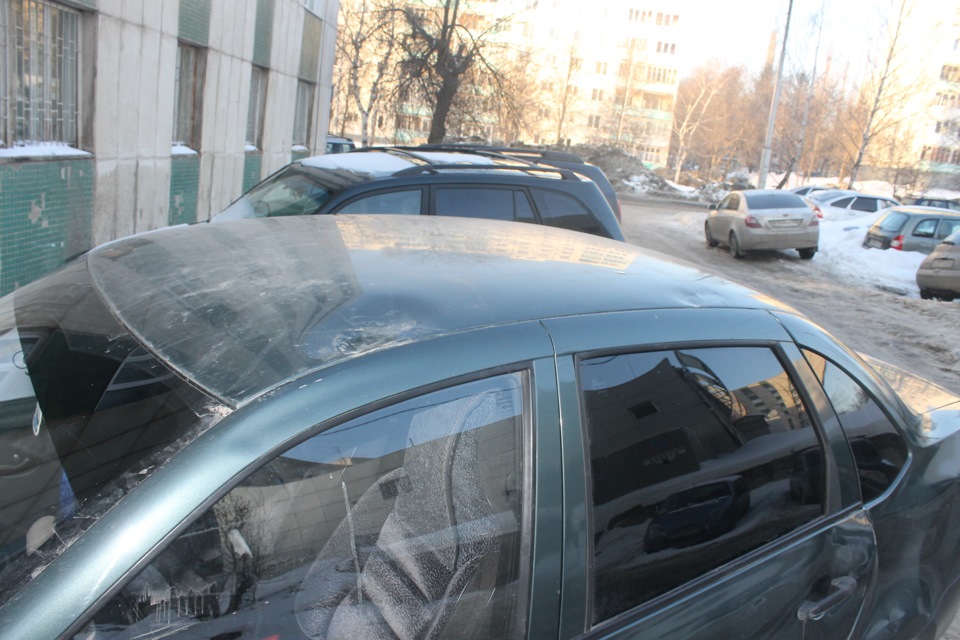 багажник сдавил крышу — Lada Granta