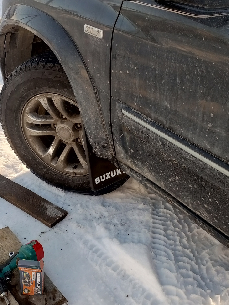 Слева, вместо снятого 🤔 — Suzuki Vitara XL7