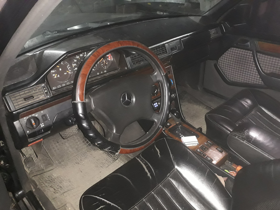 Фото в бортжурнале Mercedes-Benz E-Class (W124)