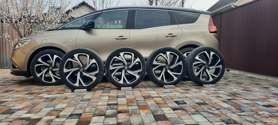 Красота — Renault Grand Scenic IV