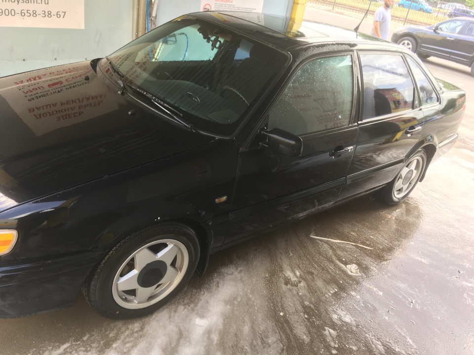 Нашел пару ржавых мест, и пару сколов — Volkswagen Passat B4. Found on photo: 859006