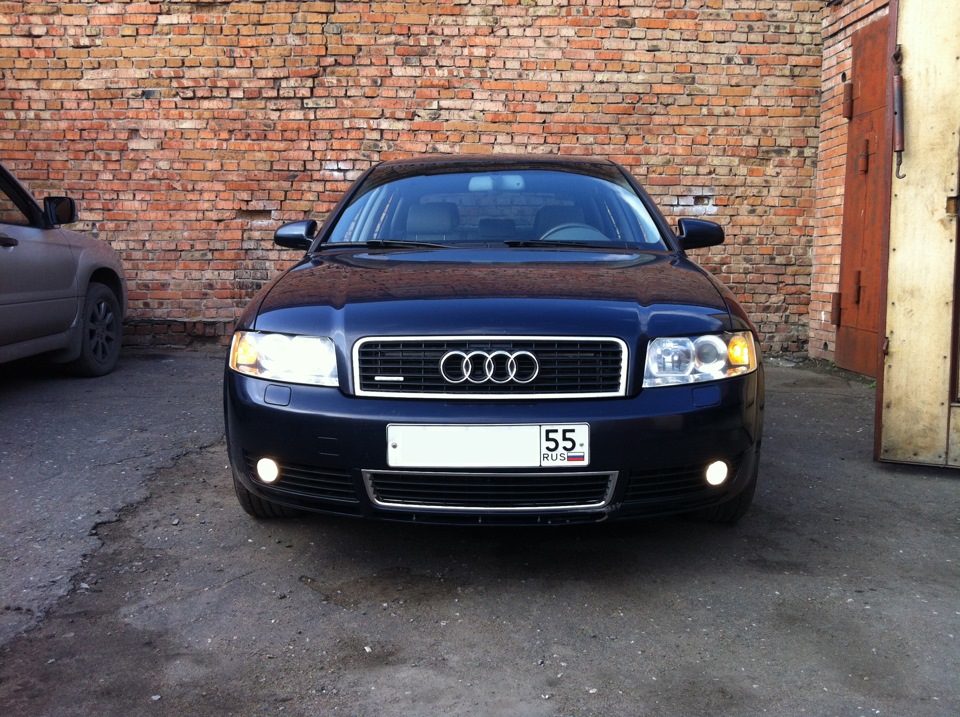 Вам тоже кажется, что она подмигивает?!)) — Audi A4 (B6)