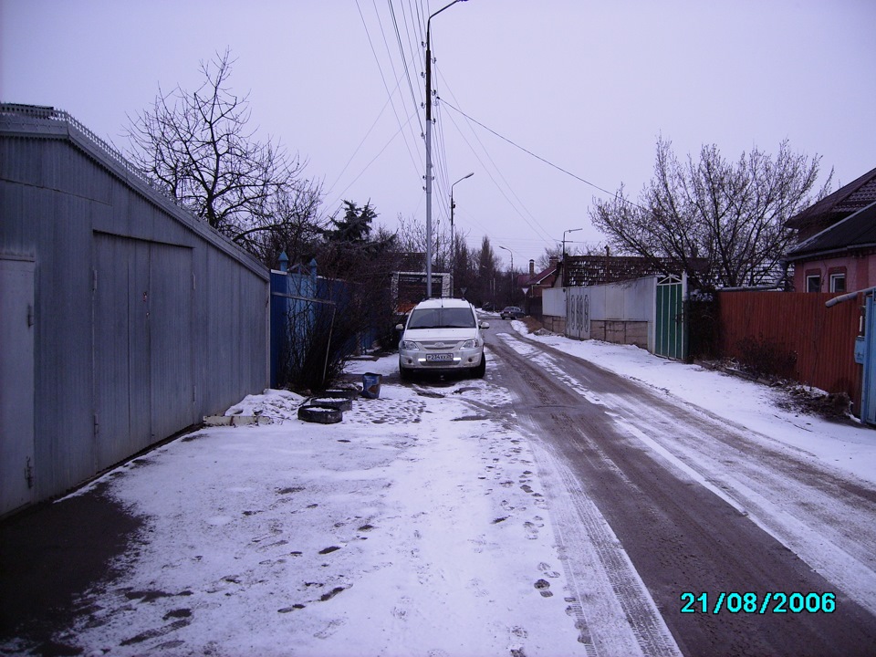 на улице — Lada Ларгус
