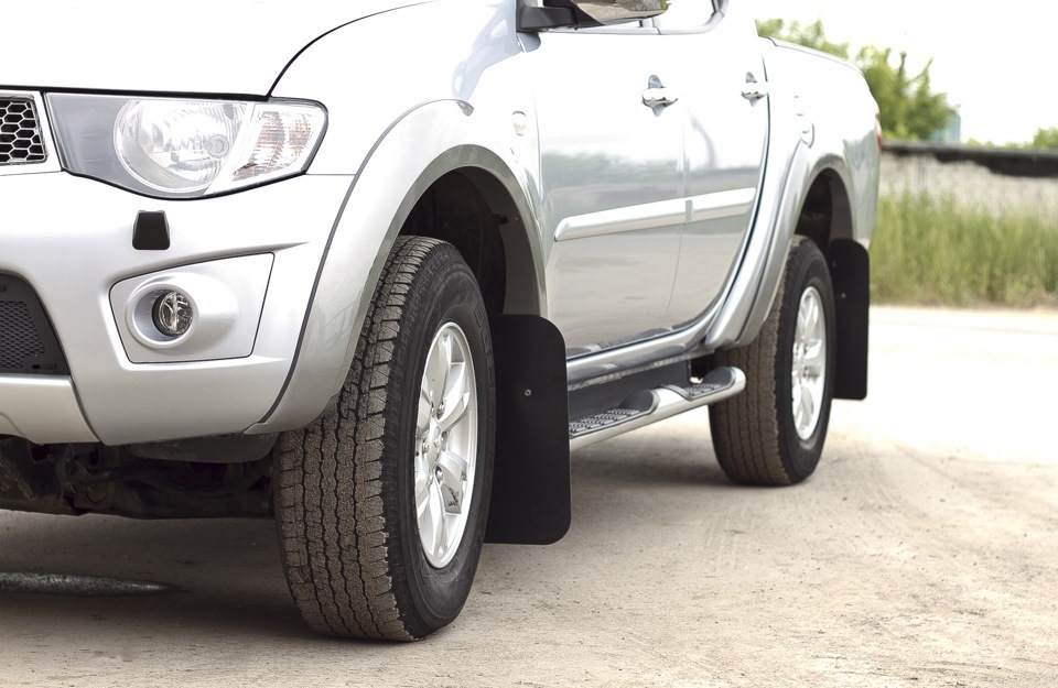 передние — Mitsubishi Pajero Sport (2G)
