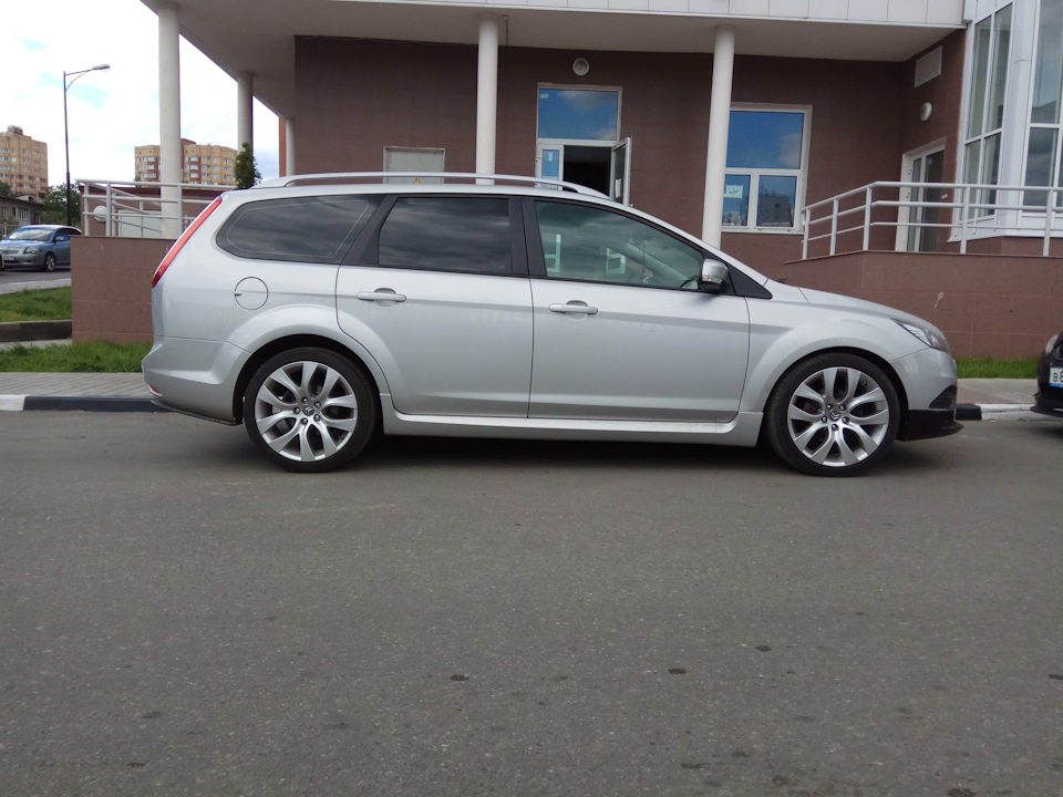 Промежуточный вариант когда зад почти не сел — Ford Focus Wagon II