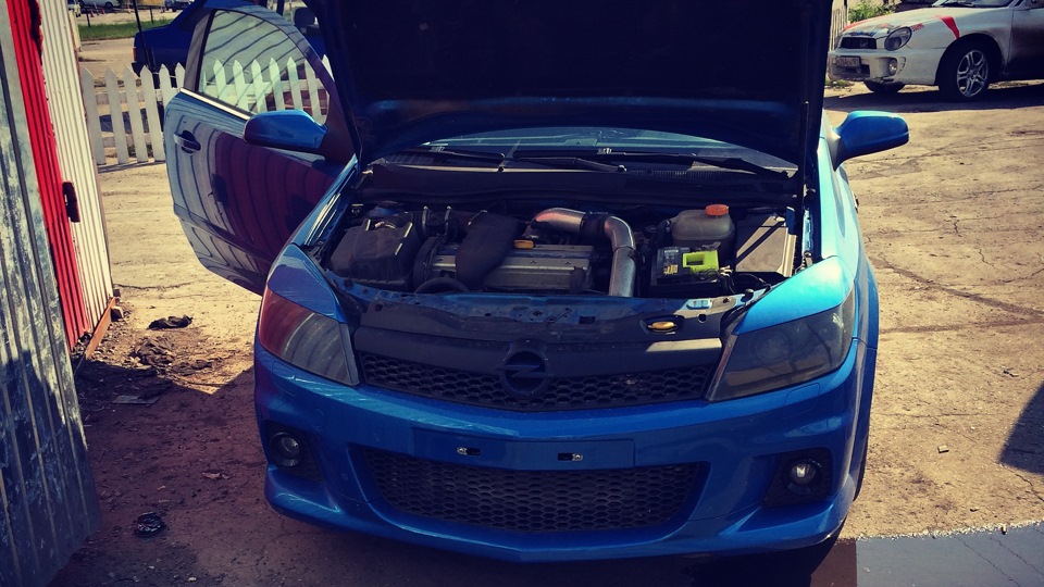 Opel Astra OPC rocket pocket