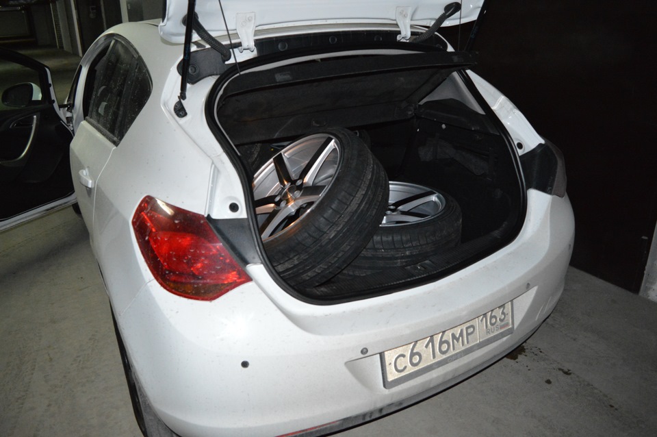 С тк на шиномонтаж и в гараж. — Opel Astra J