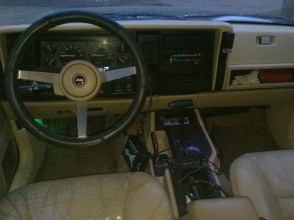 салон — Jeep Cherokee (XJ)