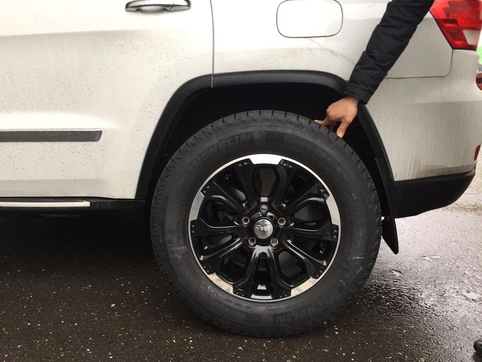 Примерил рядом с верным другом. — Jeep Grand Cherokee (WK2)