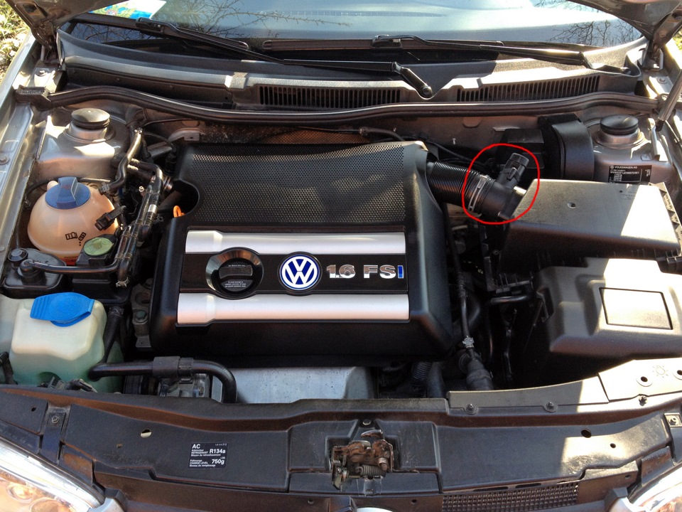 У меня он находится — обведено красным — Volkswagen Golf Mk4