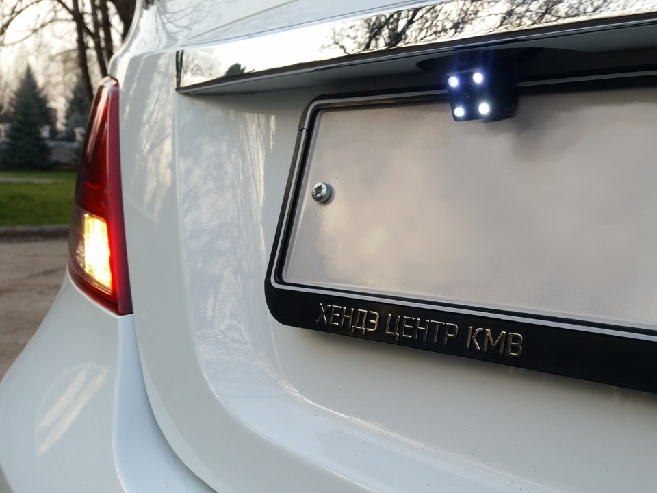 Камера работает, светодиодная подсветка. — Hyundai Solaris (1G)
